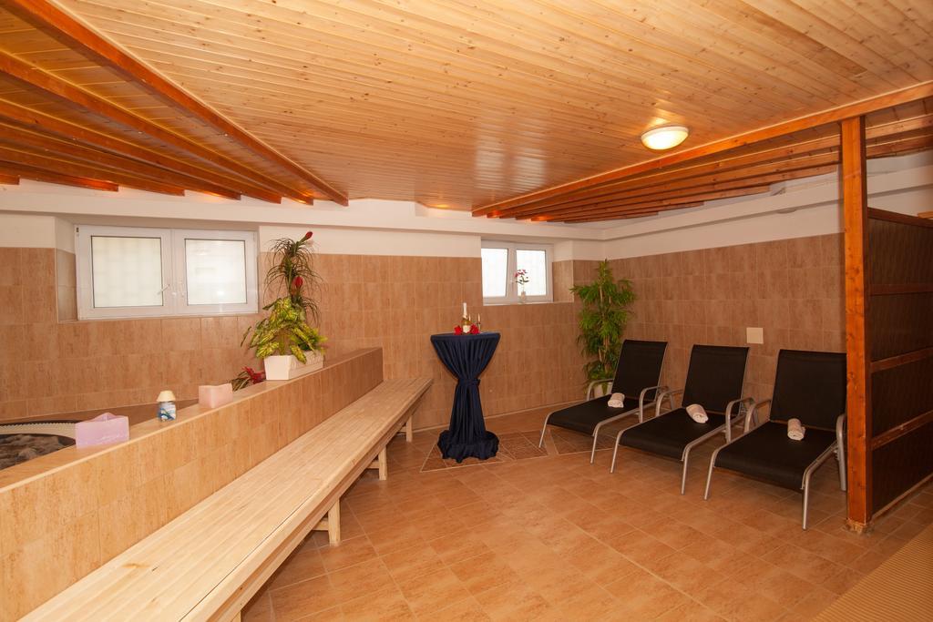Sport-V-Hotel Hrotovice Ngoại thất bức ảnh