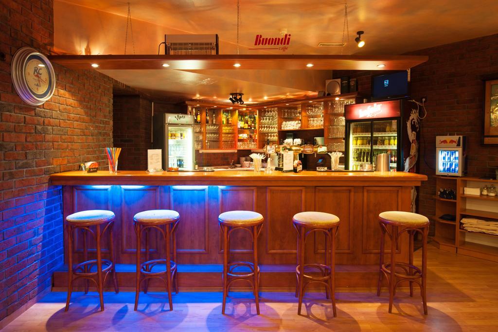 Sport-V-Hotel Hrotovice Ngoại thất bức ảnh