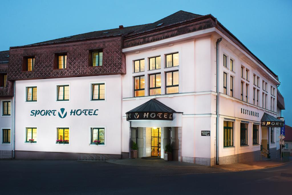Sport-V-Hotel Hrotovice Ngoại thất bức ảnh
