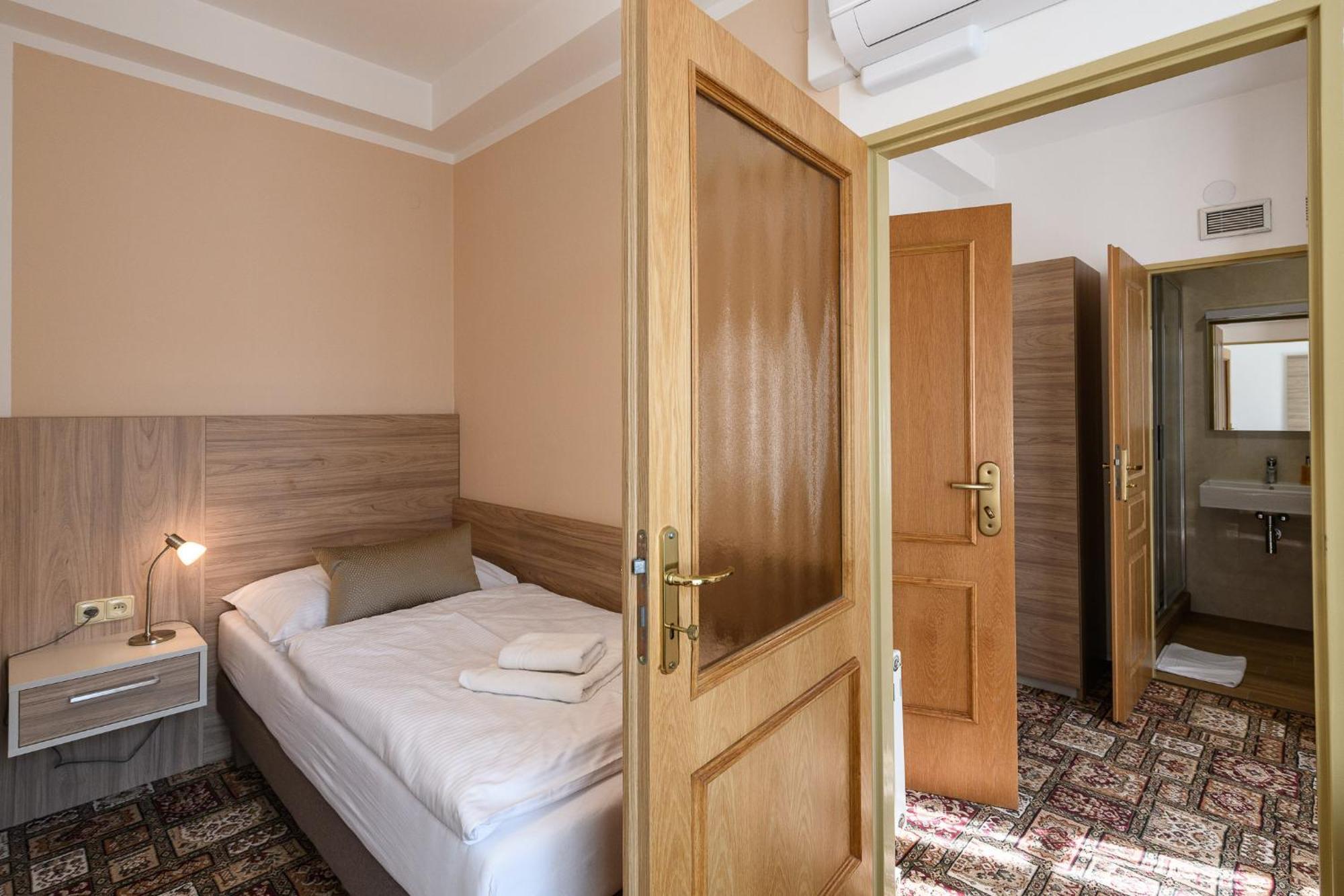 Sport-V-Hotel Hrotovice Ngoại thất bức ảnh