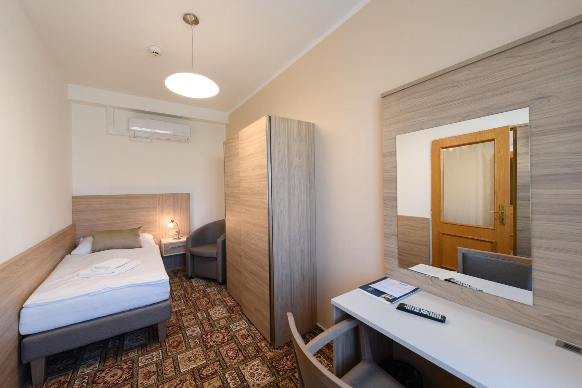 Sport-V-Hotel Hrotovice Ngoại thất bức ảnh