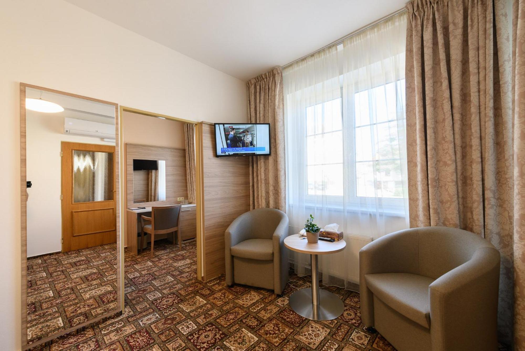 Sport-V-Hotel Hrotovice Ngoại thất bức ảnh