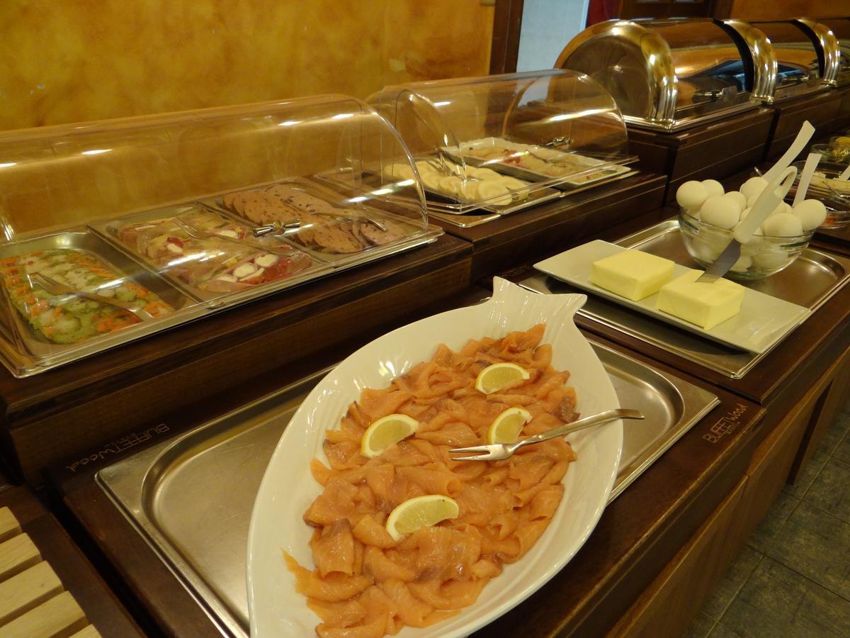 Sport-V-Hotel Hrotovice Ngoại thất bức ảnh