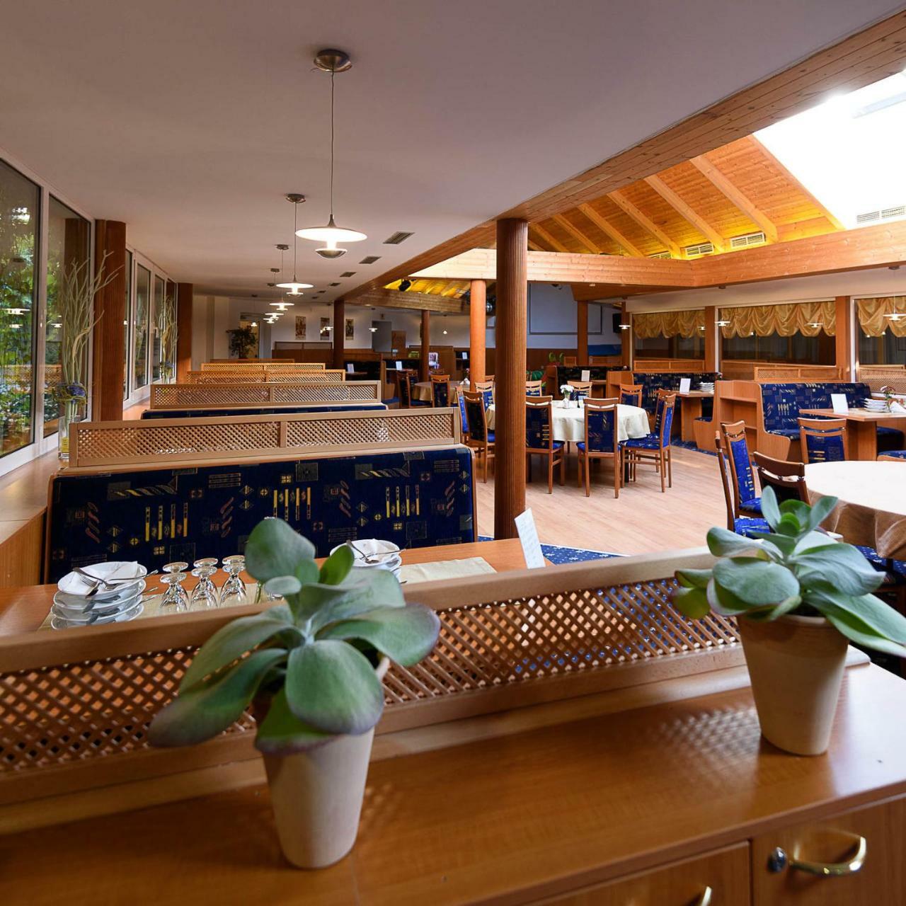 Sport-V-Hotel Hrotovice Ngoại thất bức ảnh